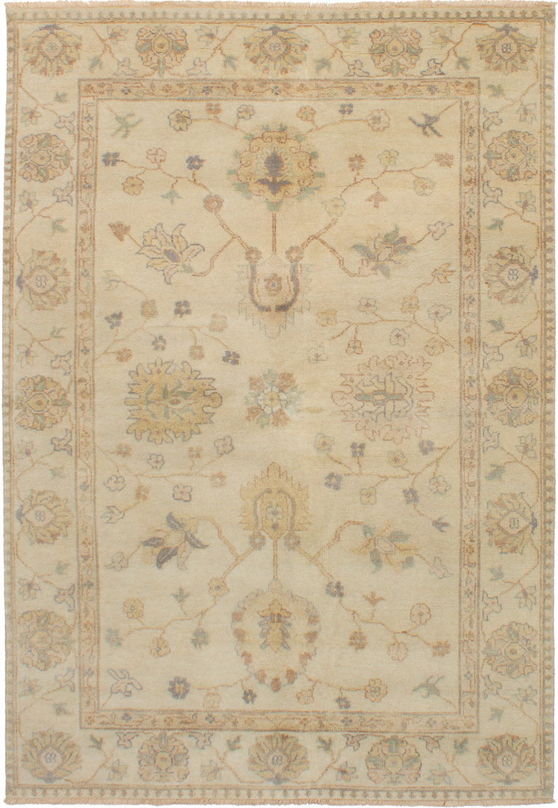 Hand-knotted Finest Ushak Cream Wool Rug 5'5" x 7'10" Size: 5'5" x 7'10"  
