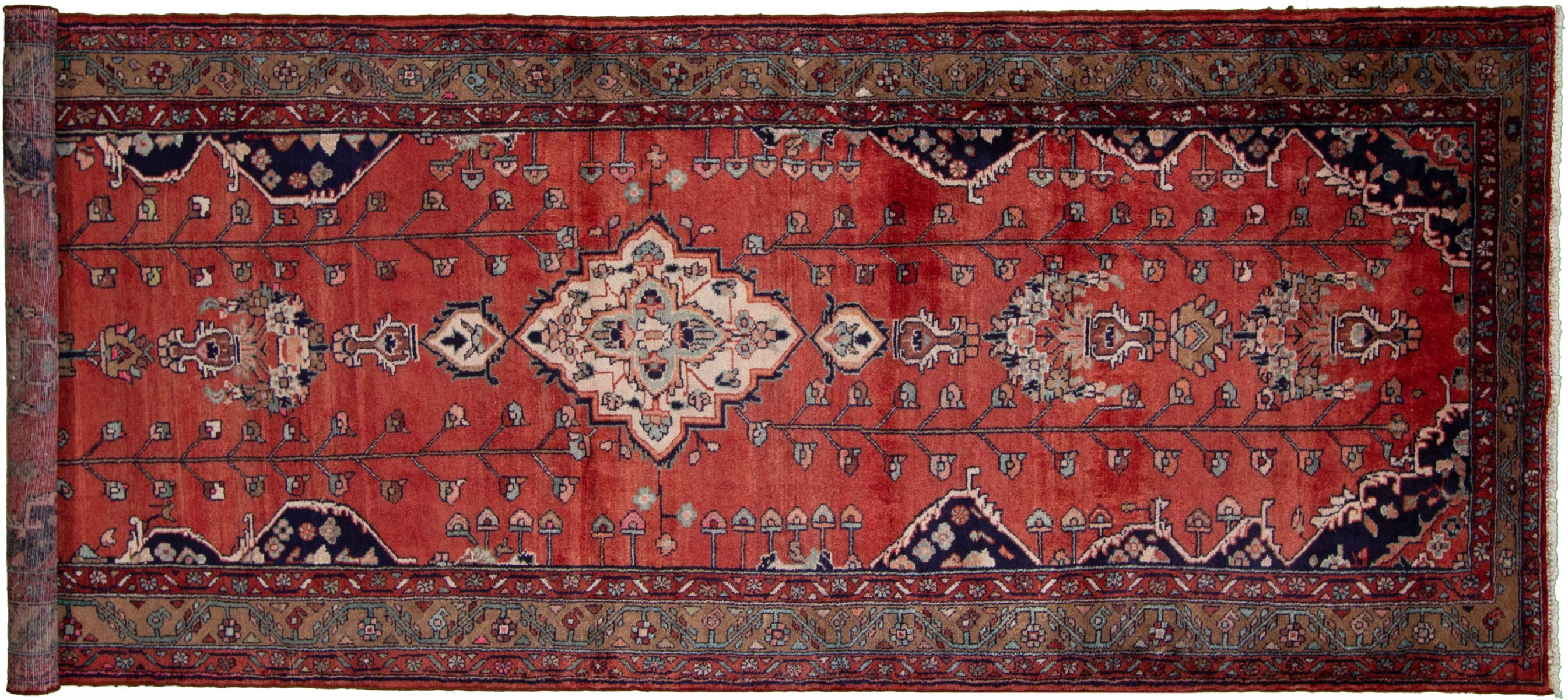 Hand-knotted Koliai Red Wool Rug 4'5" x 11'10" Size: 4'5" x 11'10"  