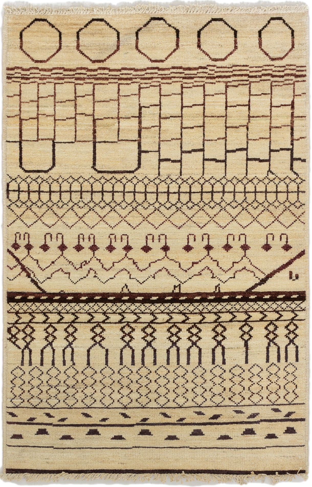 Hand-knotted Shalimar Cream Wool Rug 3'11" x 5'9" Size: 3'11" x 5'9"  