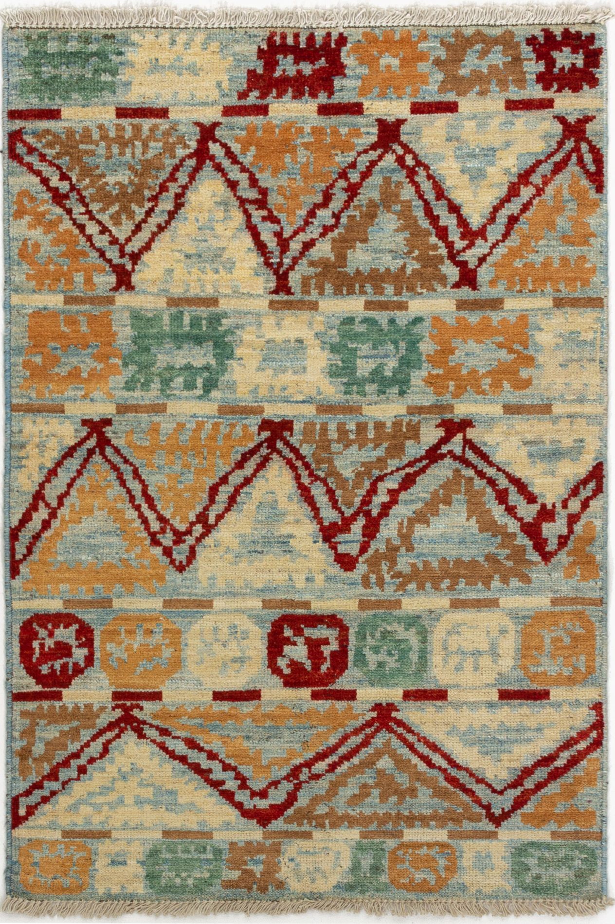 Hand-knotted Shalimar Cream Wool Rug 4'1" x 5'9" Size: 4'1" x 5'9"  
