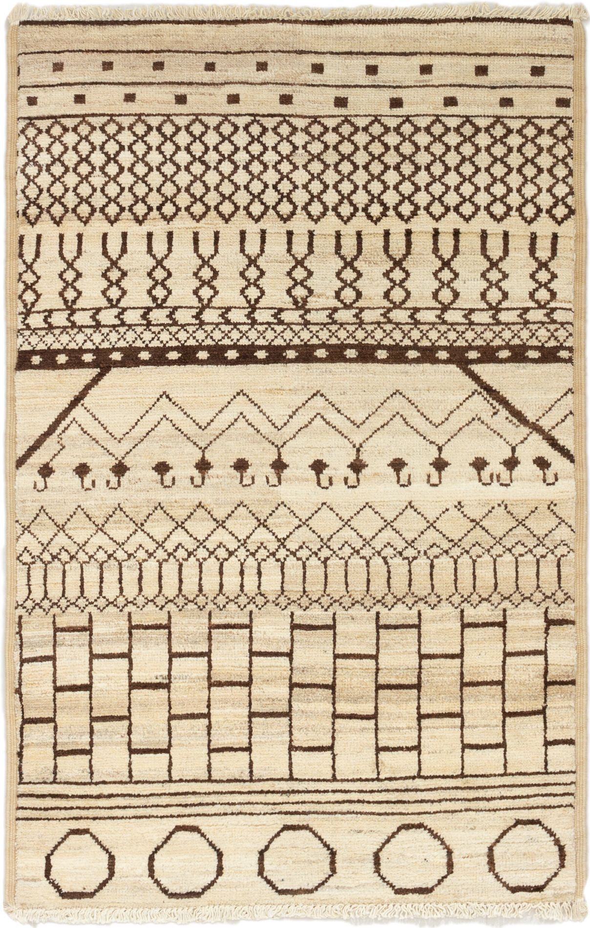 Hand-knotted Shalimar Cream Wool Rug 3'9" x 5'9" Size: 3'9" x 5'9"  