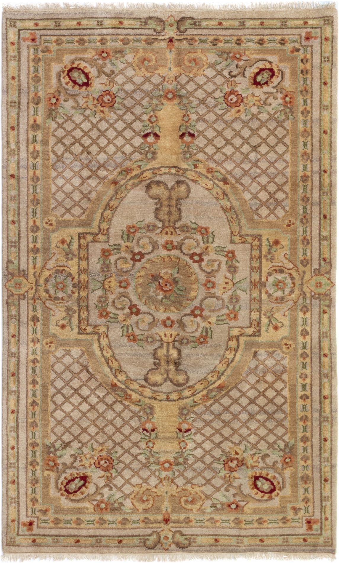 Hand-knotted Sultanabad Light Grey Wool Rug 5'0" x 8'1" Size: 5'0" x 8'1"  