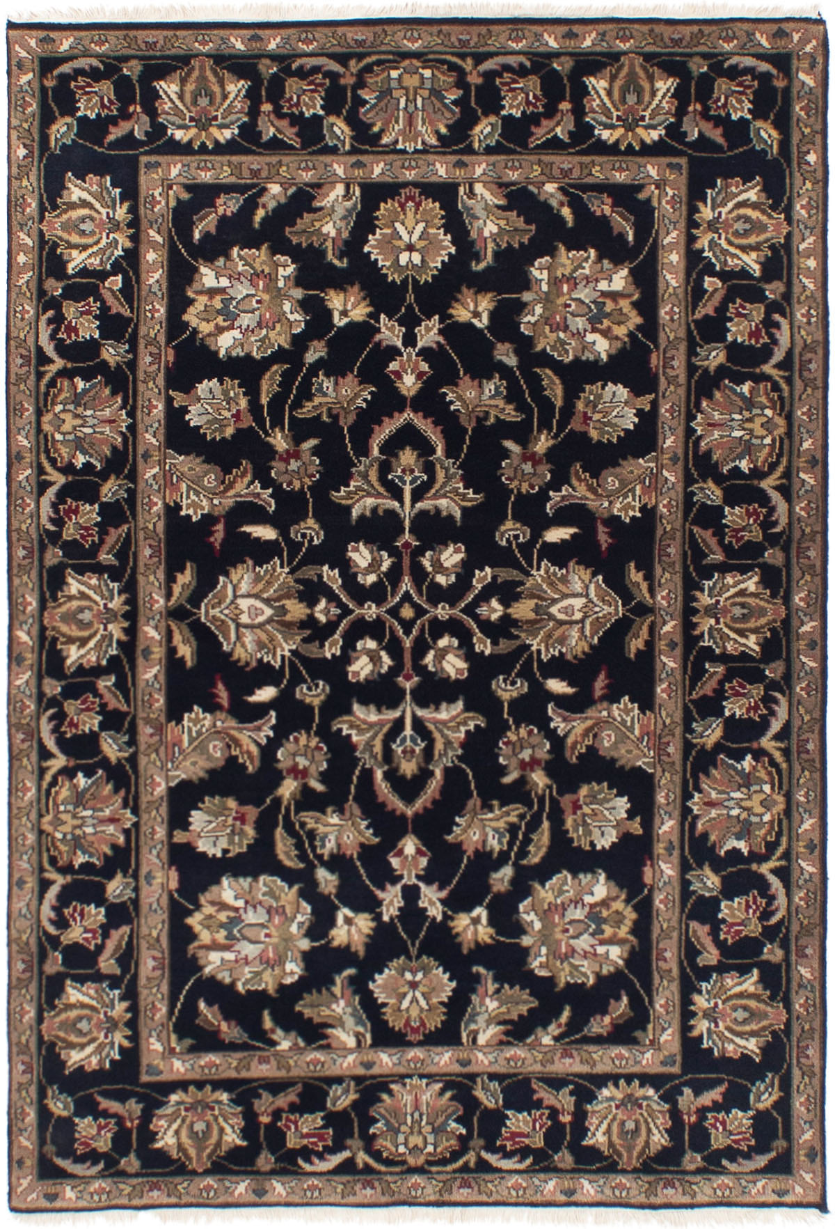 Hand-knotted Royal Kashan Black Wool Rug 4'0" x 6'0" Size: 4'0" x 6'0"  