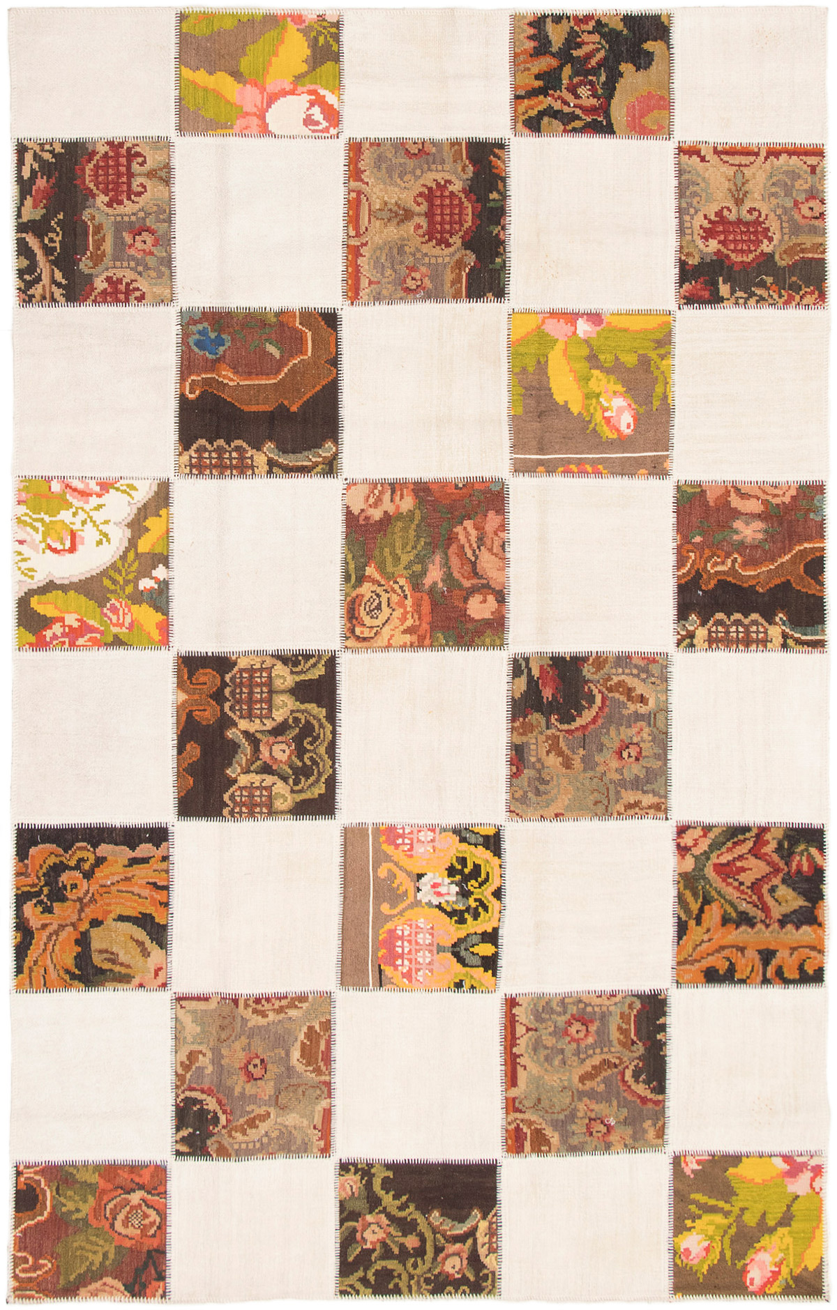 Hand woven Moldovia Patch Cream Wool Kilim 6'7" x 10'4" Size: 6'7" x 10'4"  