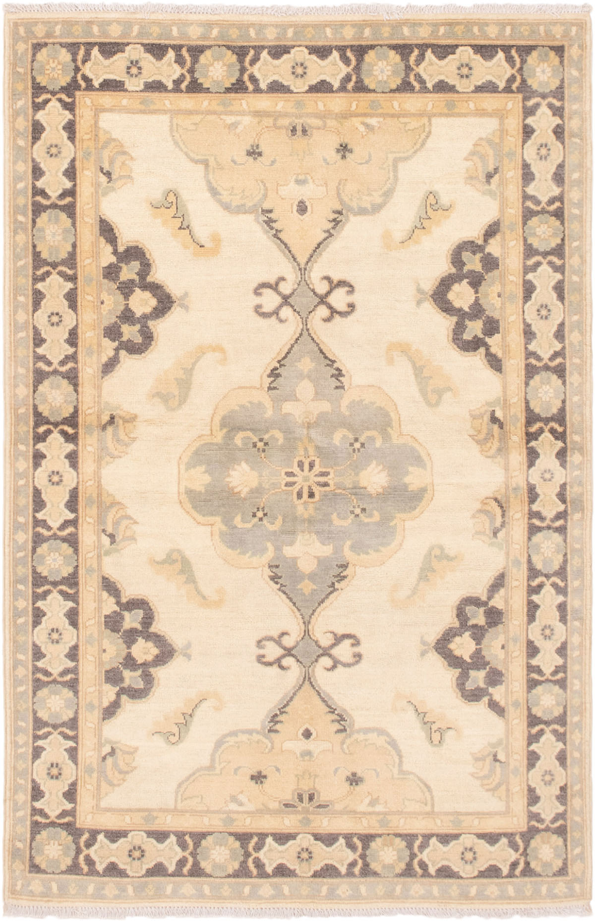 Hand-knotted Peshawar Finest Cream Wool Rug 4'1" x 6'3" Size: 4'1" x 6'3"  
