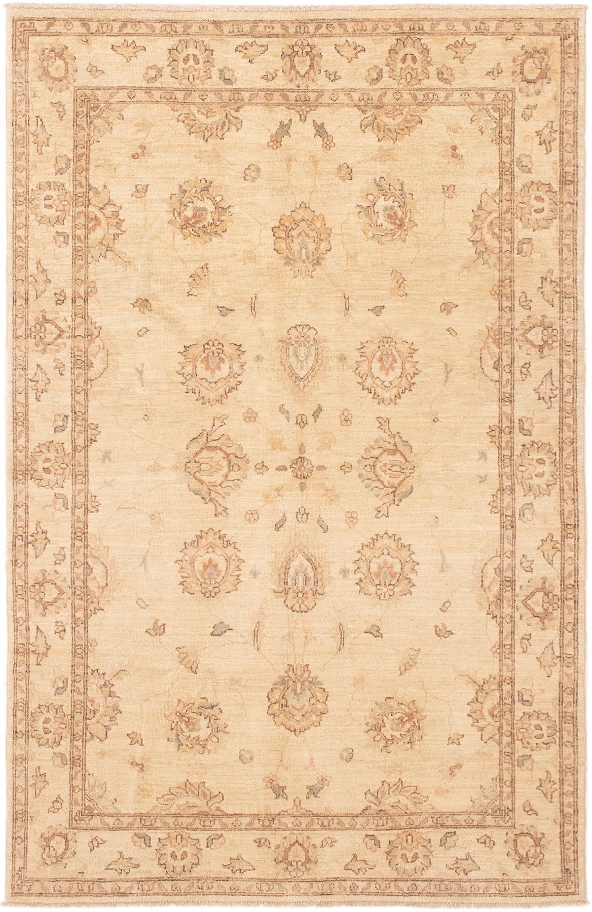 Hand-knotted Peshawar Finest Ivory Wool Rug 4'10" x 7'7" Size: 4'10" x 7'7"  