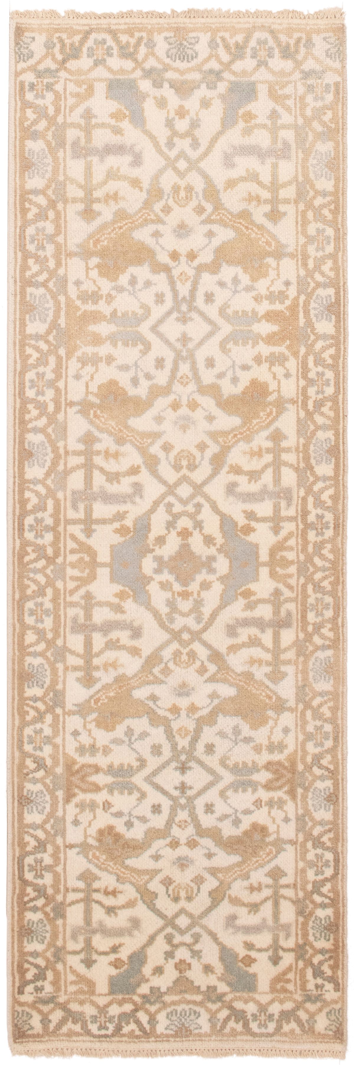 Hand-knotted Royal Ushak Ivory Wool Rug 2'7" x 7'11" Size: 2'7" x 7'11"  