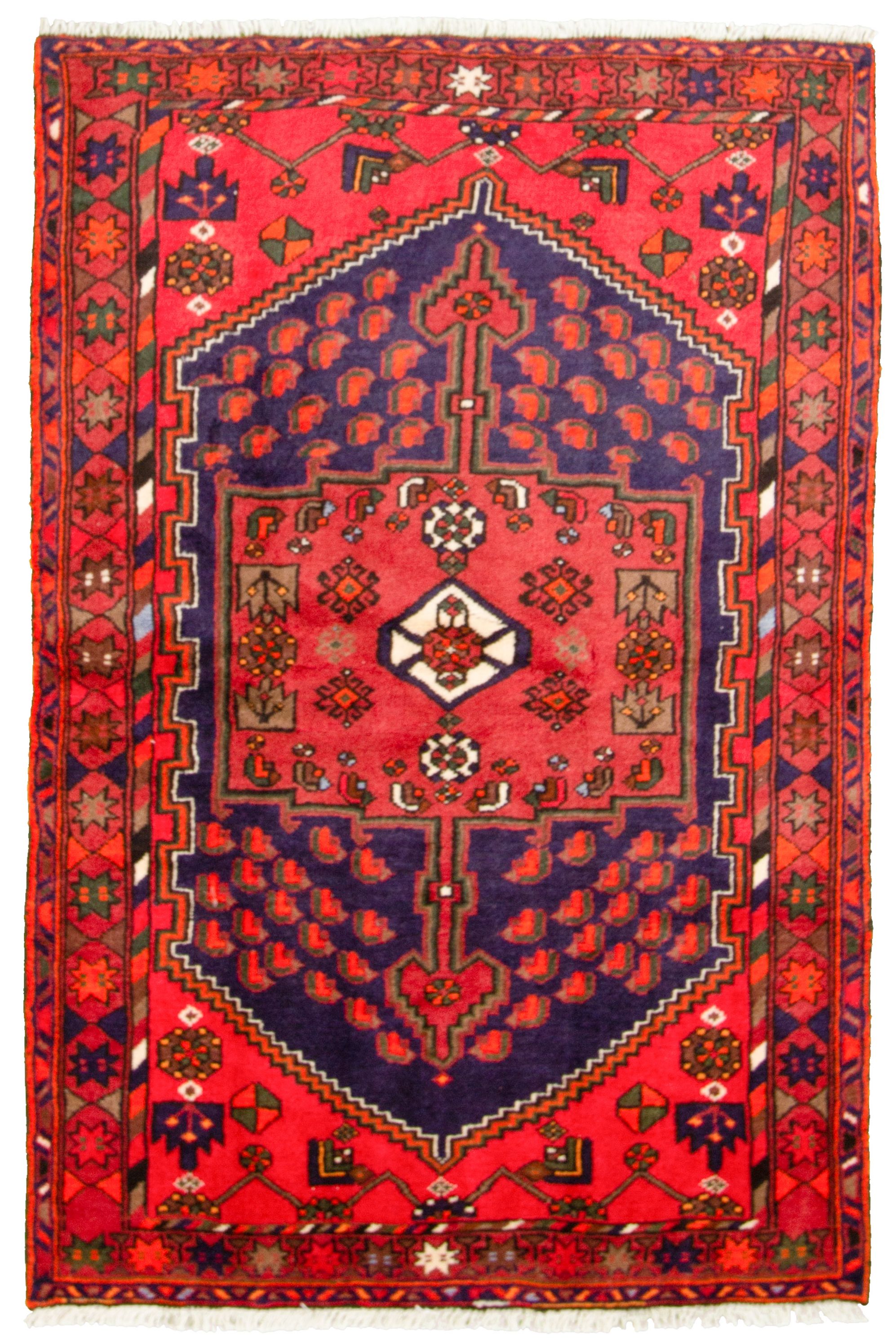 Hand-knotted Zanjan  Wool Rug 4'3" x 6'6" Size: 4'3" x 6'6"  