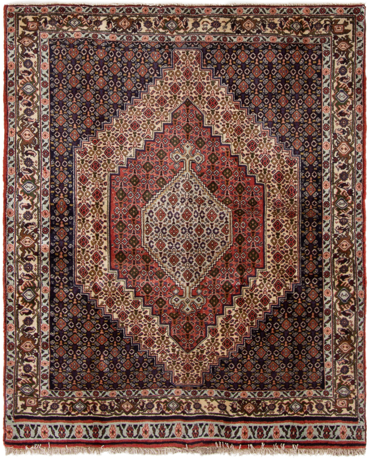 Hand-knotted Senneh  Wool Rug 4'6" x 5'5" Size: 4'6" x 5'5"  