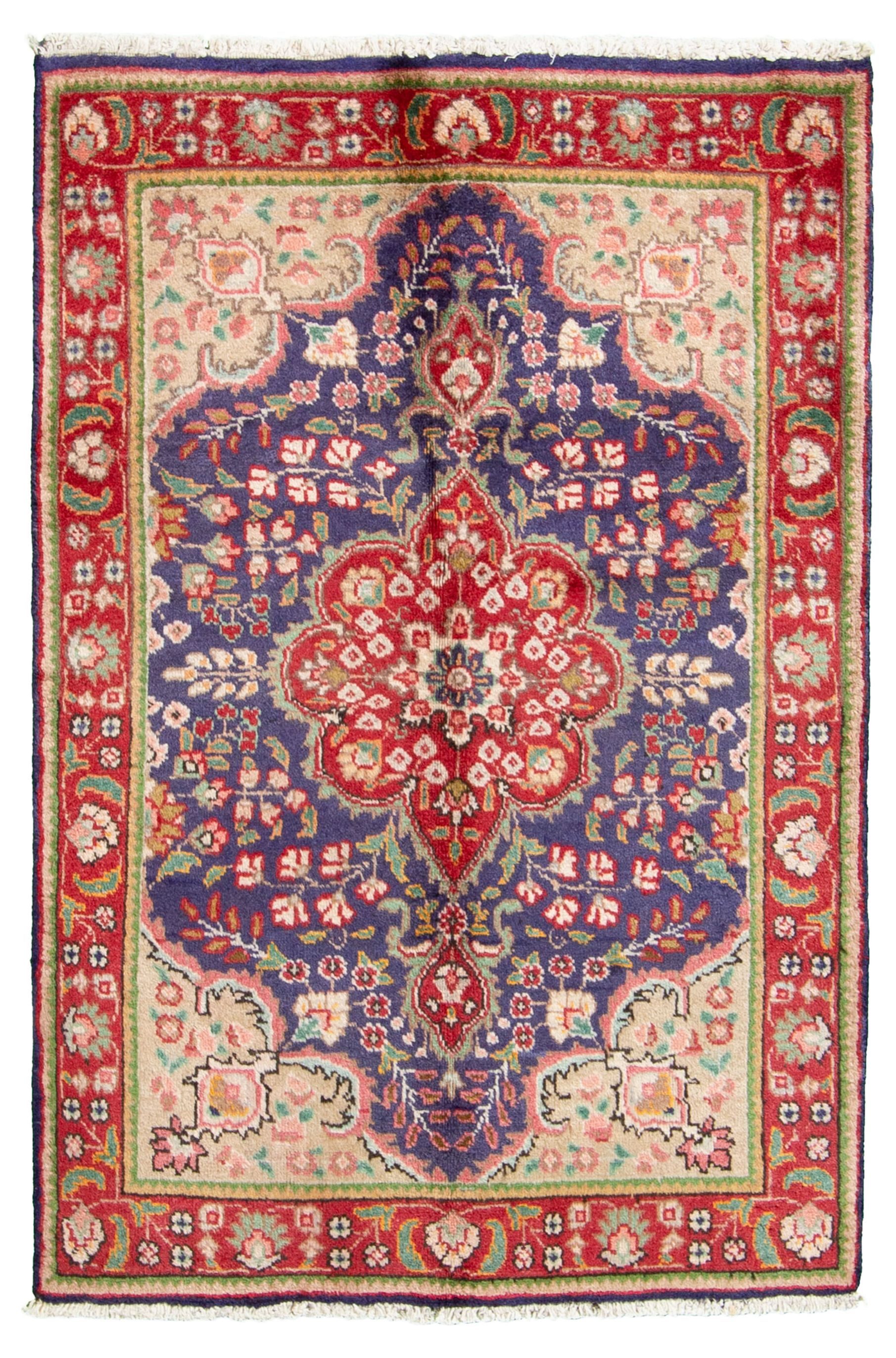 Hand-knotted Tabriz  Wool Rug 3'2" x 4'11" Size: 3'2" x 4'11"  
