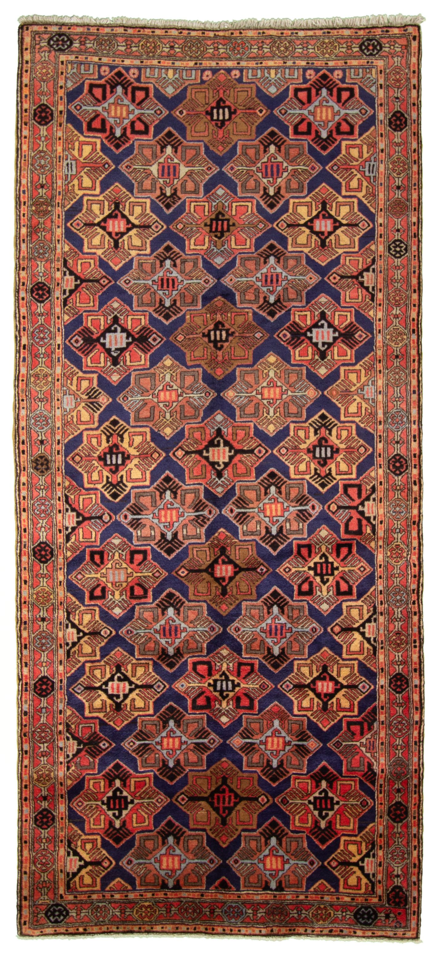 Hand-knotted Ardabil  Wool Rug 4'8" x 10'2" Size: 4'8" x 10'2"  