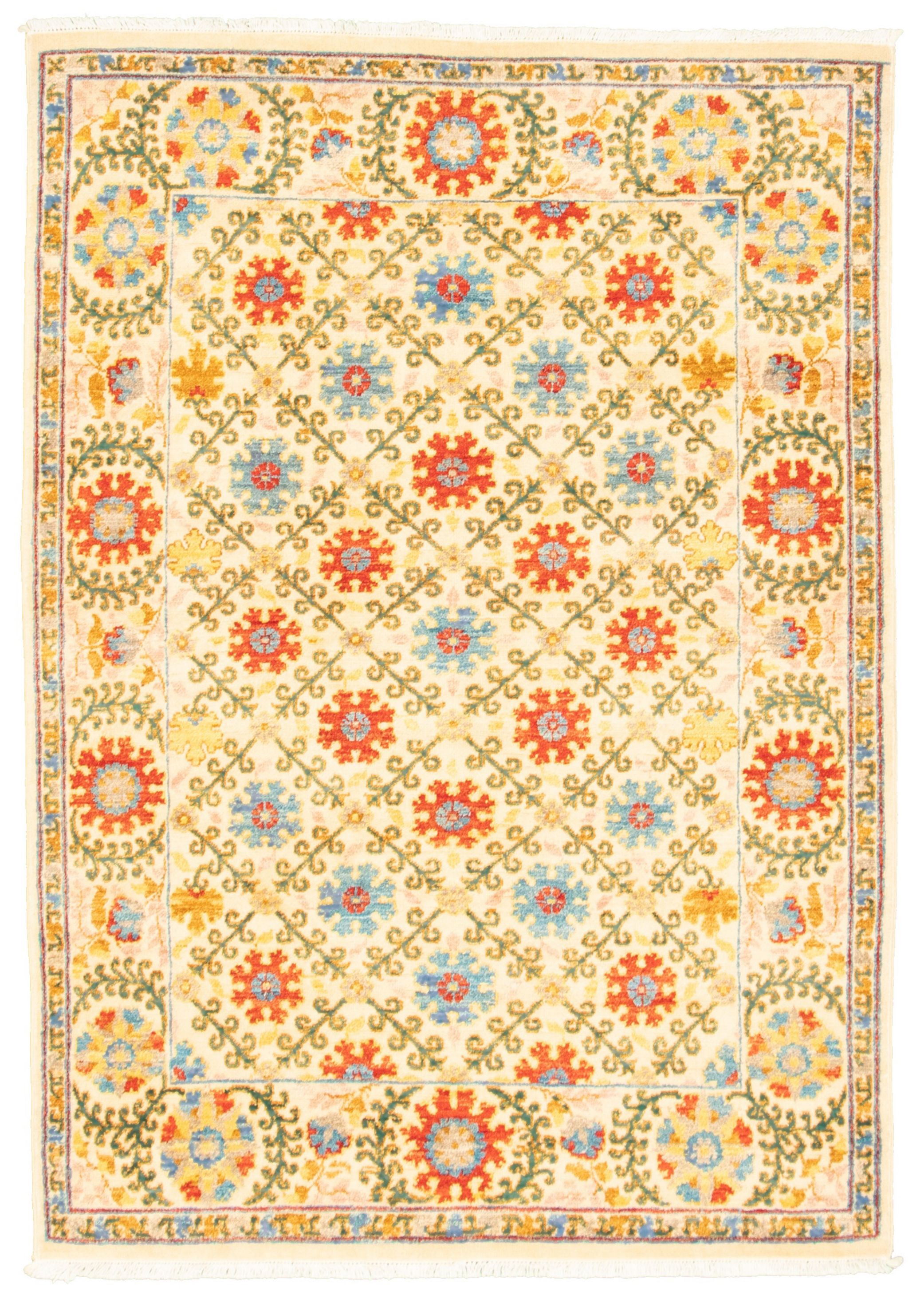 Hand-knotted Signature Collection Cream Wool Rug 4'1" x 5'8" Size: 4'1" x 5'8"  