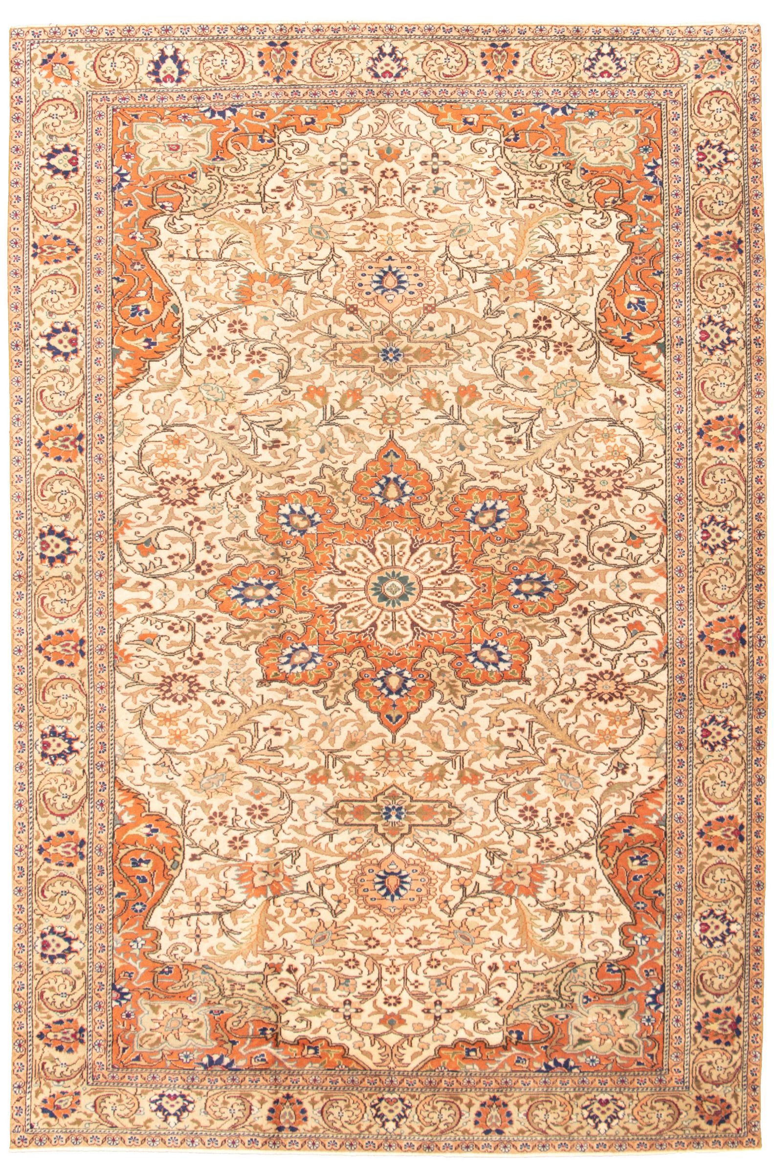 Hand-knotted Keisari Vintage Cream Wool Rug 6'6" x 9'10"  Size: 6'6" x 9'10"  