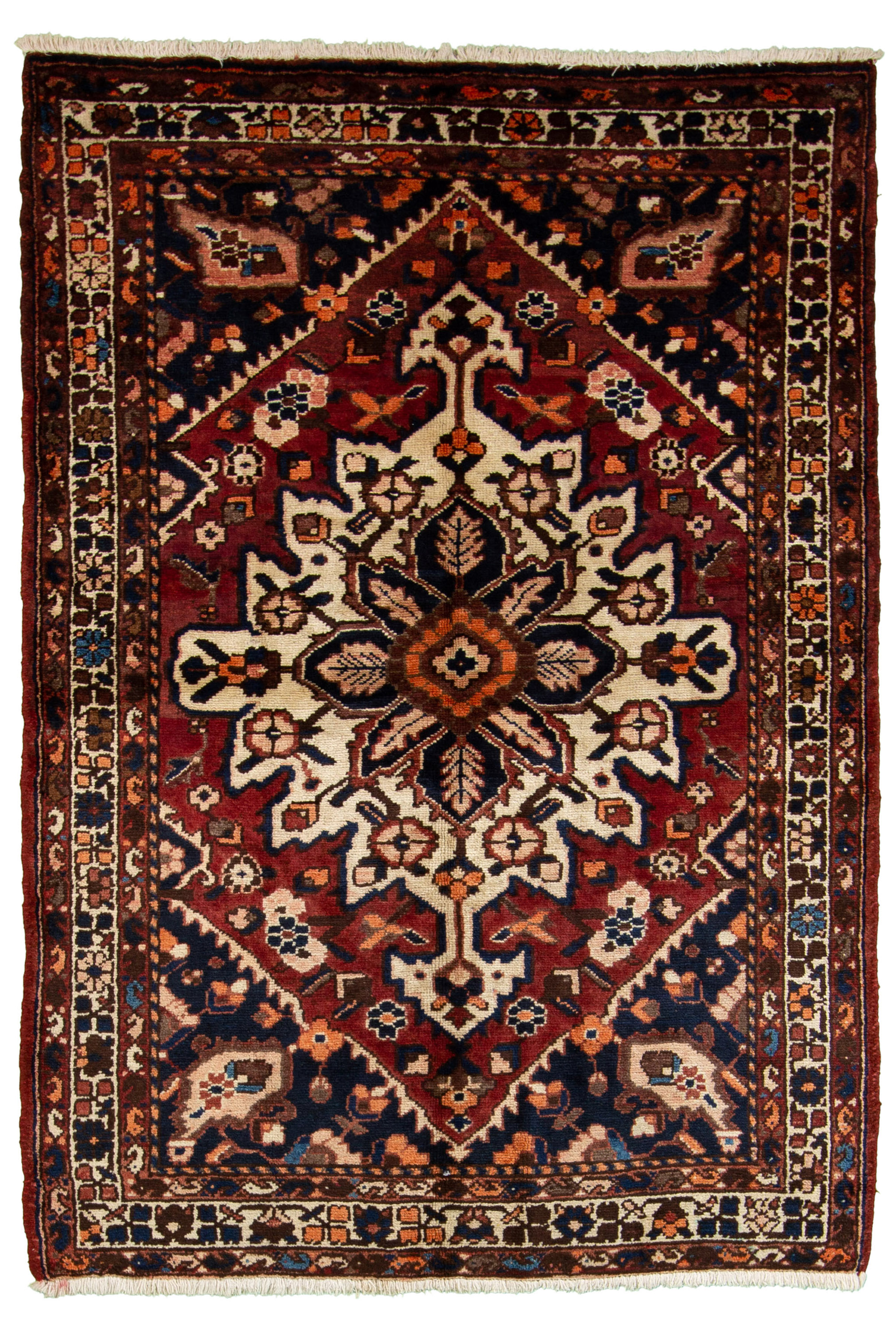 Hand-knotted Bakhtiar  Wool Rug 4'7" x 6'7" Size: 4'7" x 6'7"  
