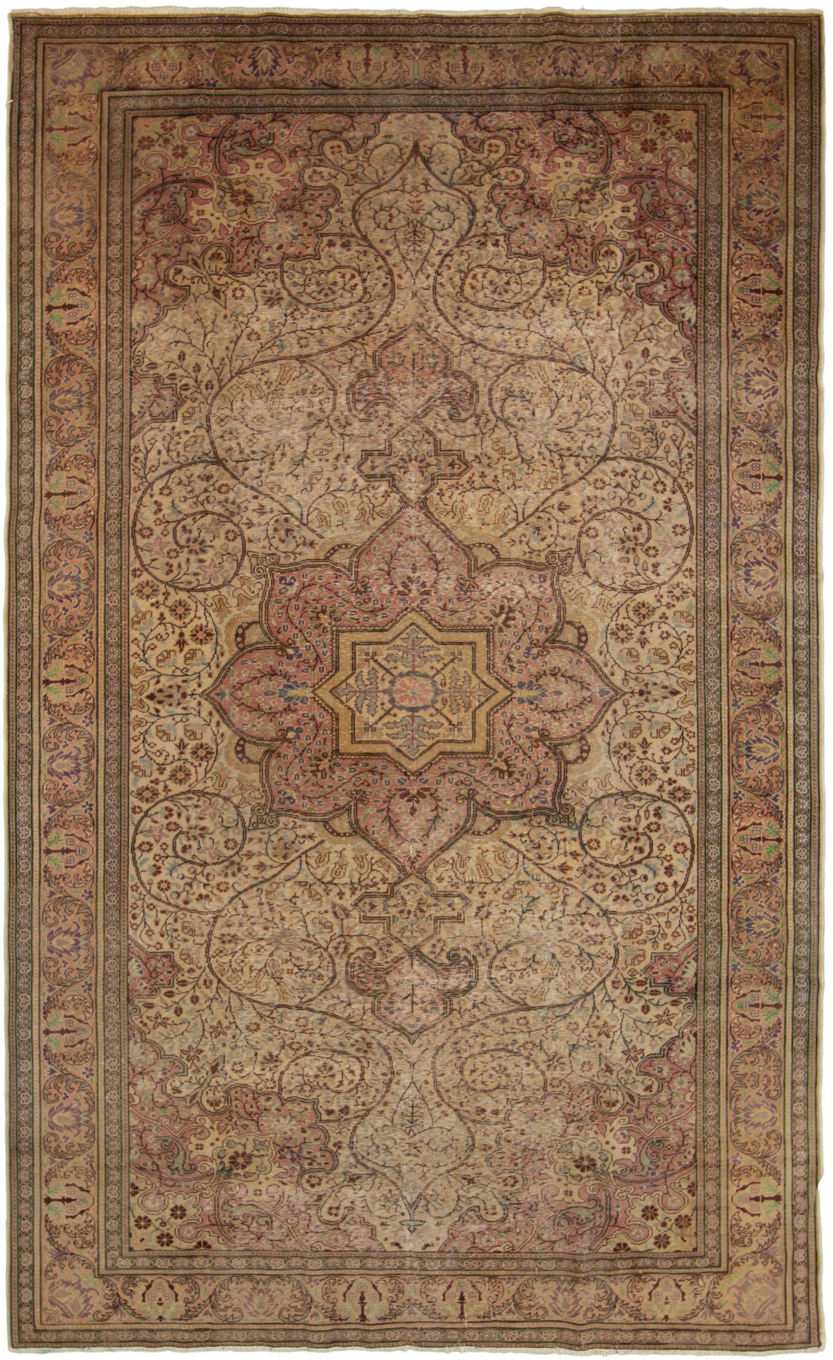 Hand-knotted Keisari Vintage Ivory, Pink  Rug 6'3" x 10'0" Size: 6'3" x 10'0"  