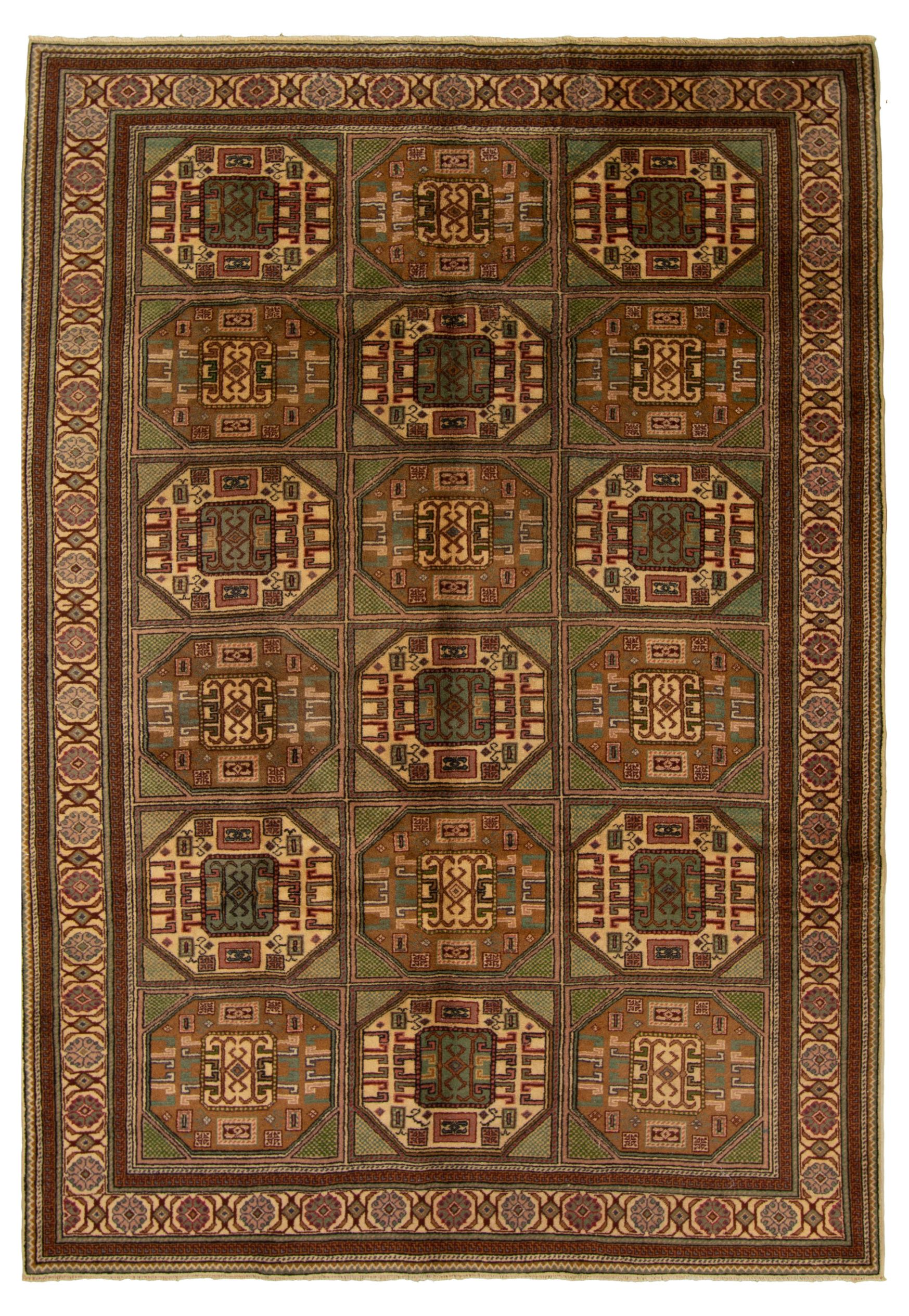 Hand-knotted Keisari Vintage Green, Ivory  Rug 6'7" x 9'8" Size: 6'7" x 9'8"  