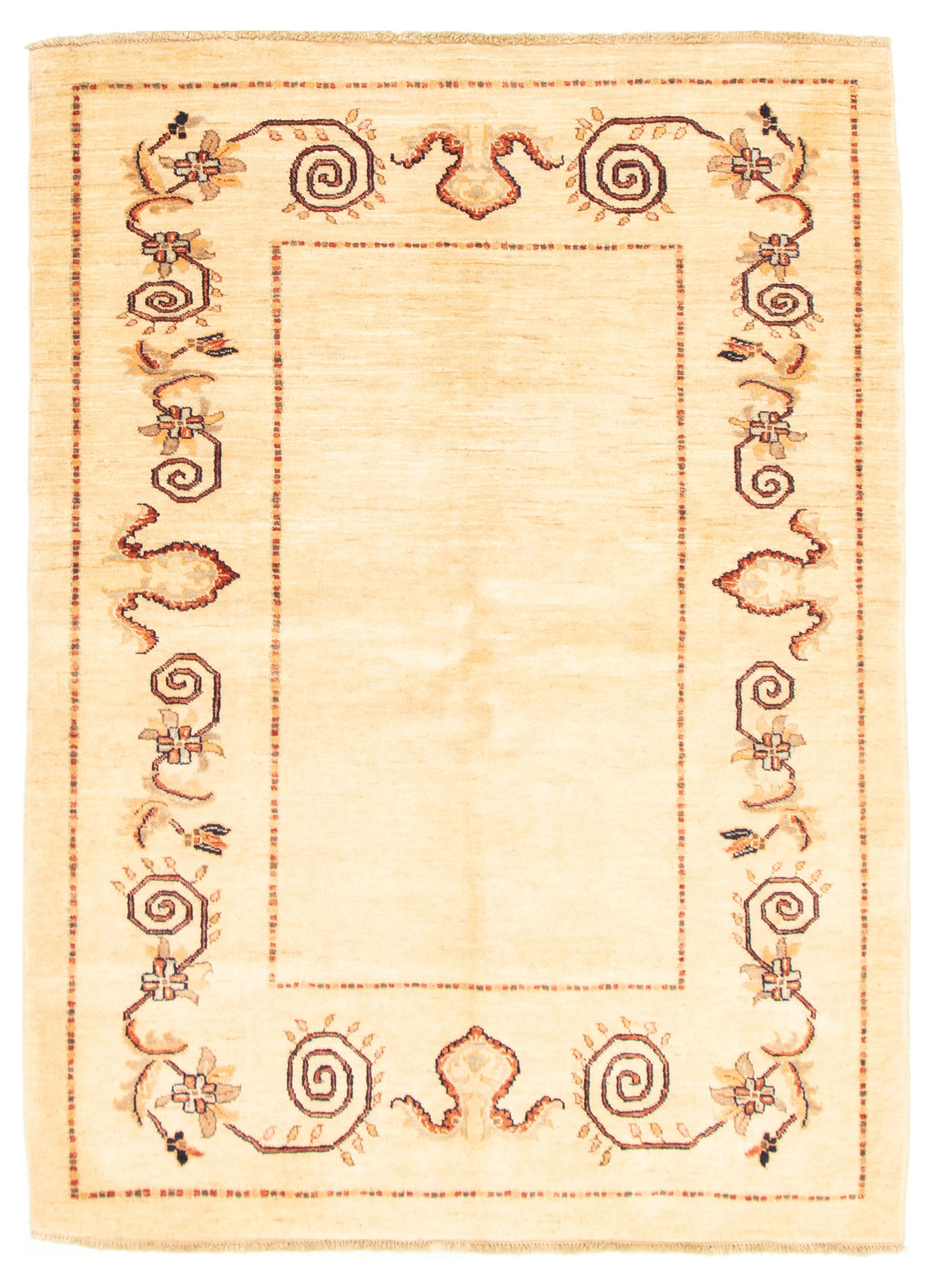 Hand-knotted Chobi Finest Cream Wool Rug 4'10" x 6'6" Size: 4'10" x 6'6"  