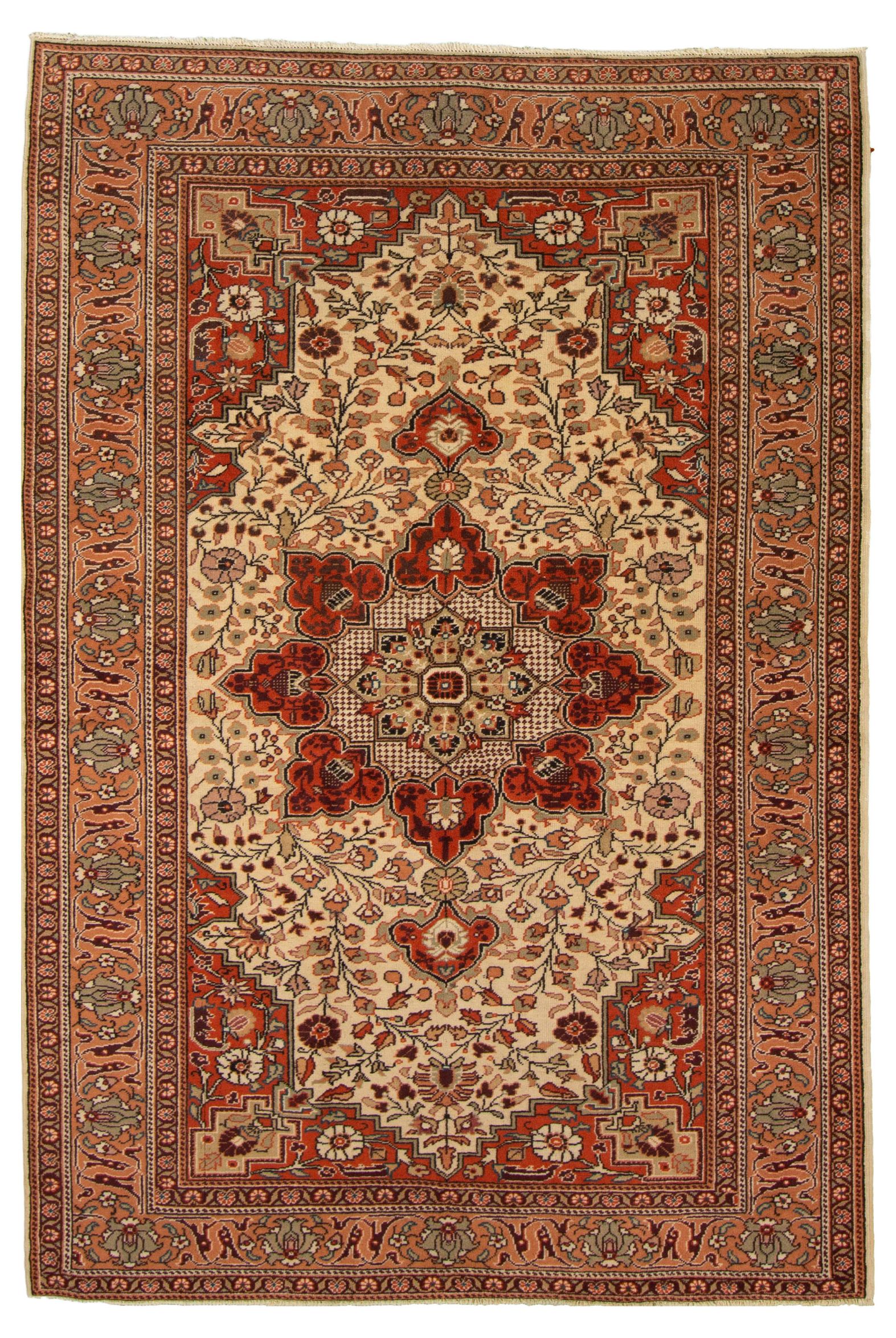 Hand-knotted Keisari Vintage Ivory, Pink  Rug 4'10" x 7'5" Size: 4'10" x 7'5"  