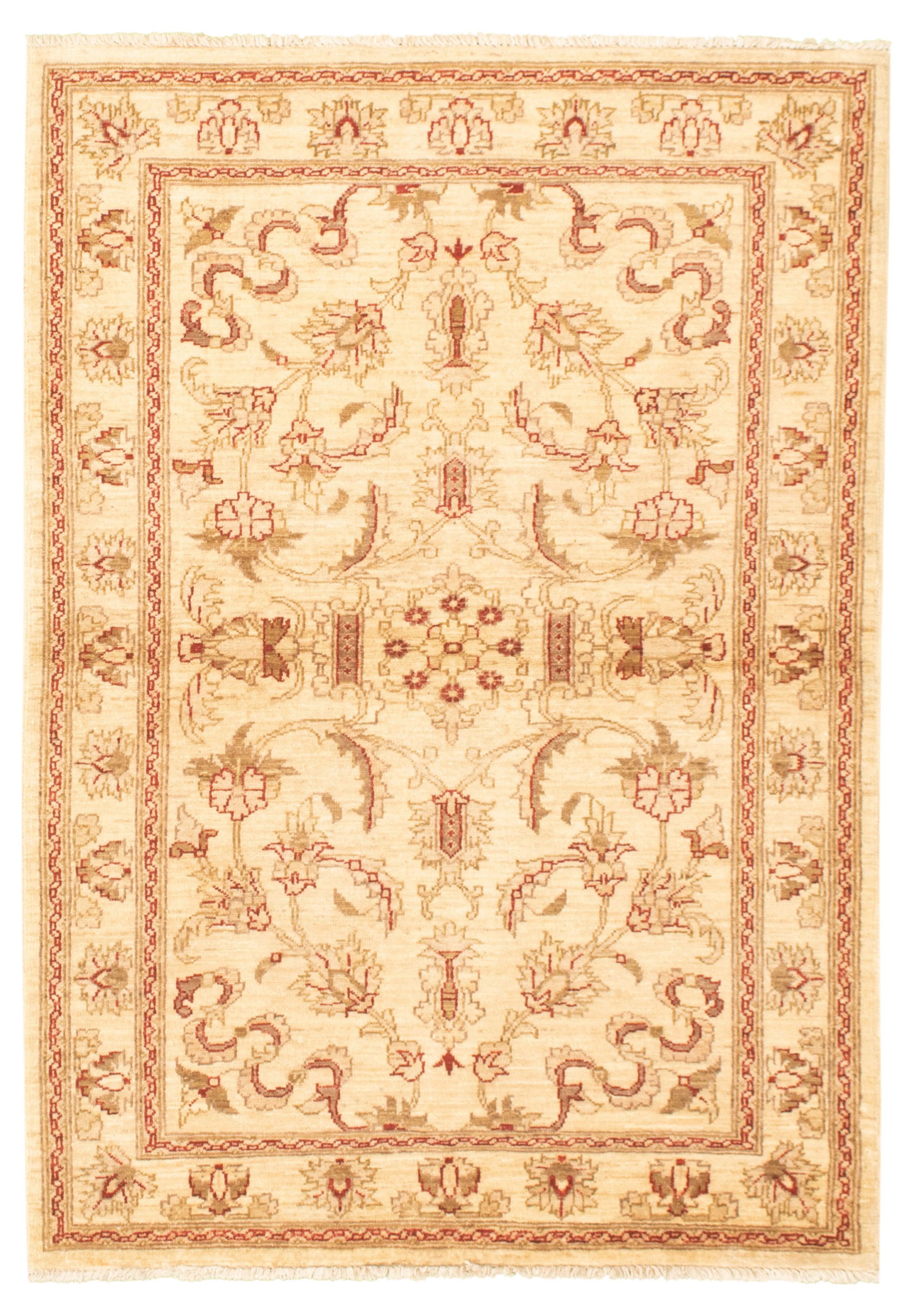Hand-knotted Chobi Finest Cream Wool Rug 4'0" x 5'10"  Size: 4'0" x 5'10"  