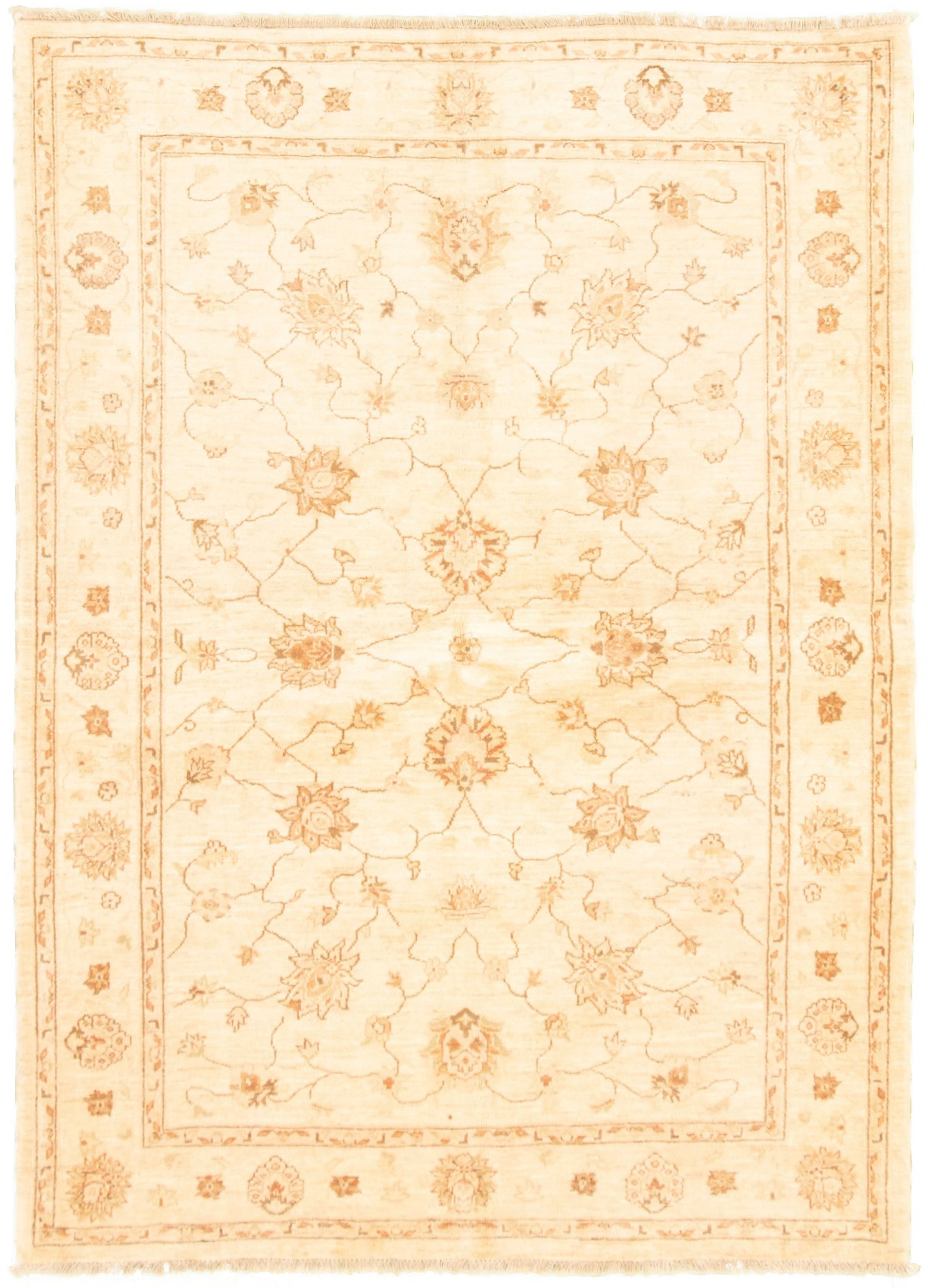 Hand-knotted Chobi Finest Ivory Wool Rug 5'9" x 7'9" Size: 5'9" x 7'9"  