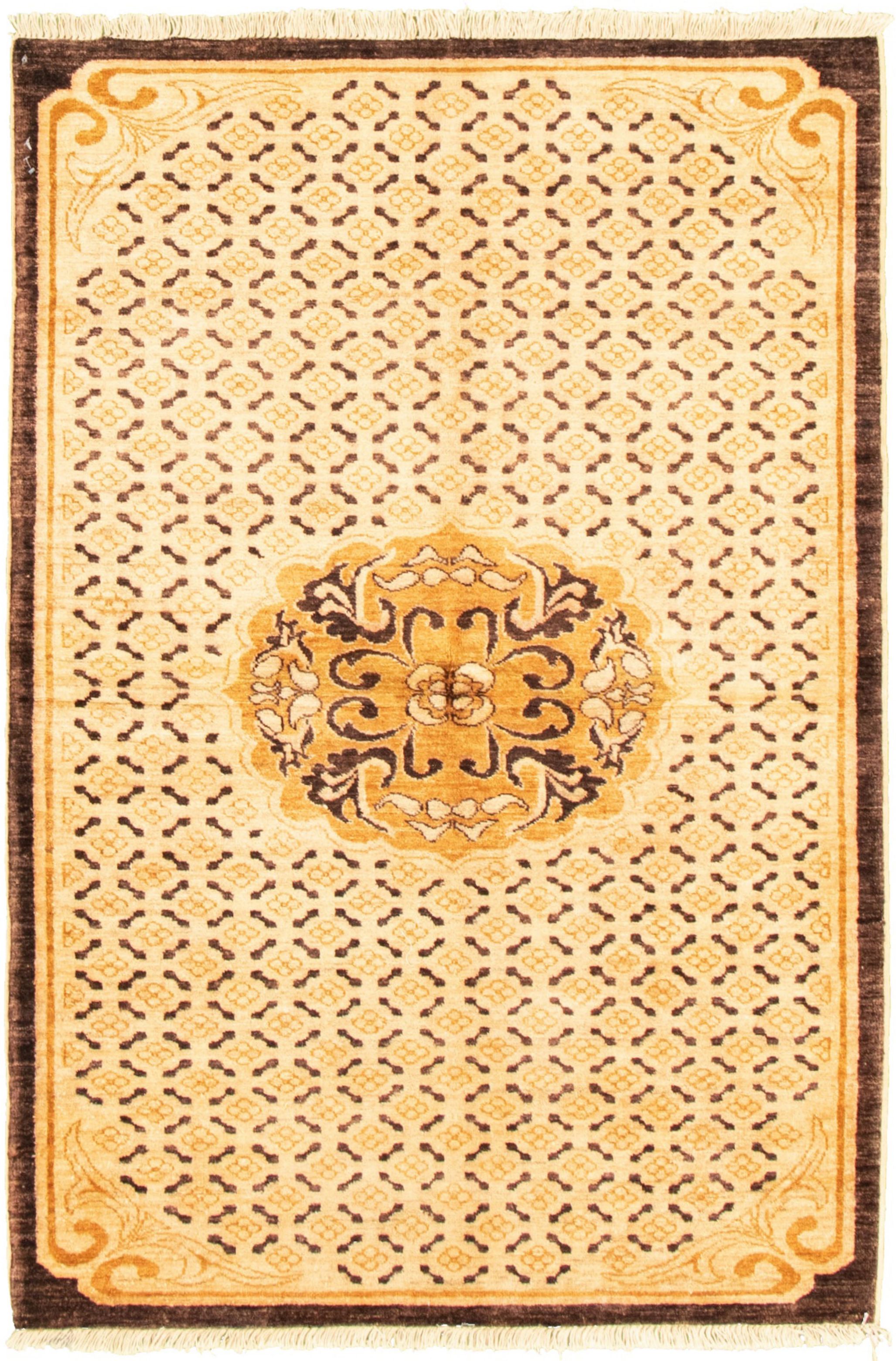 Hand-knotted Peshawar Ziegler Ivory Wool Rug 4'0" x 6'0" Size: 4'0" x 6'0"  