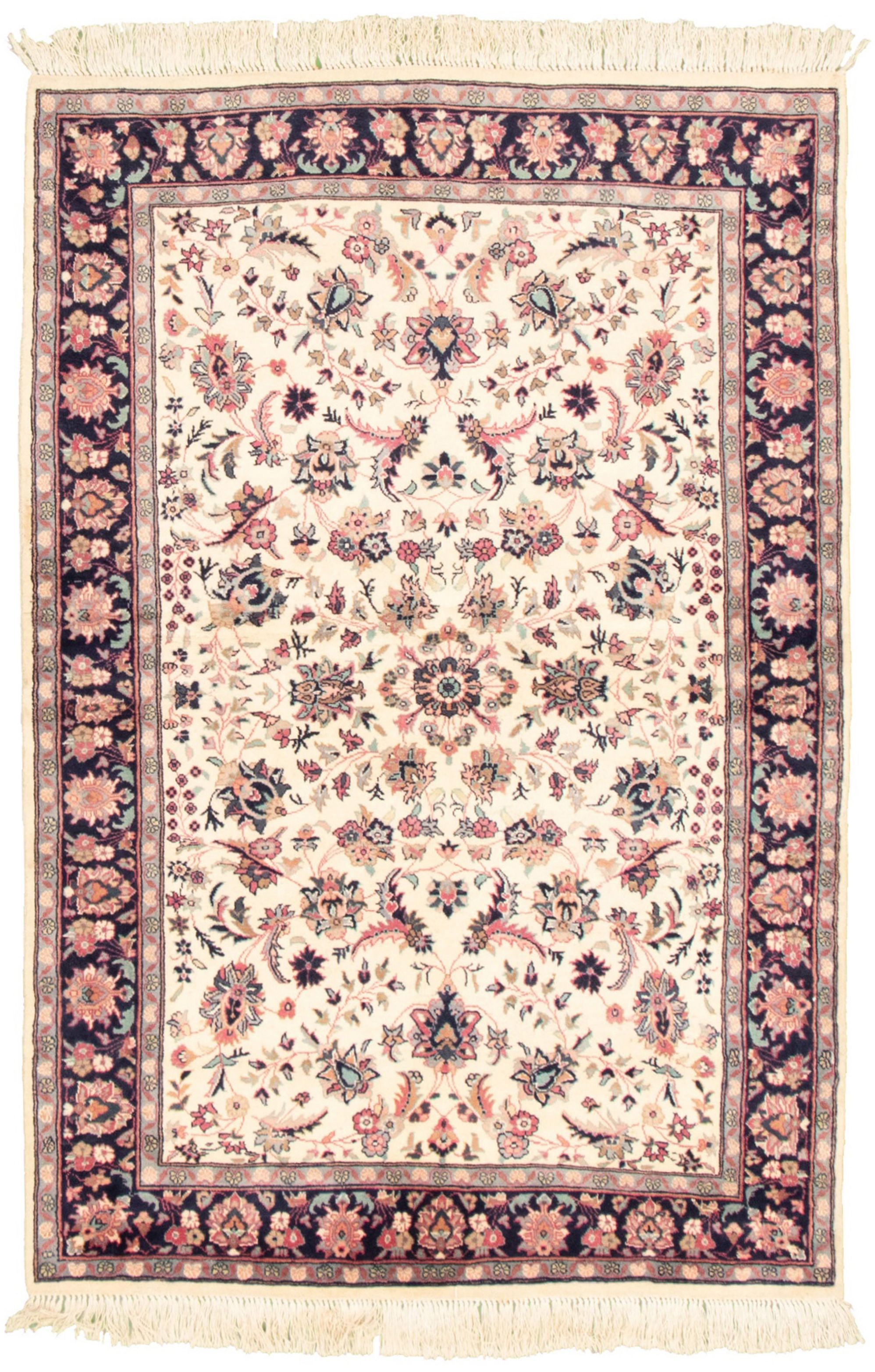 Hand-knotted Pako Persian 18/20 Cream Wool Rug 4'2" x 6'4" Size: 4'2" x 6'4"  