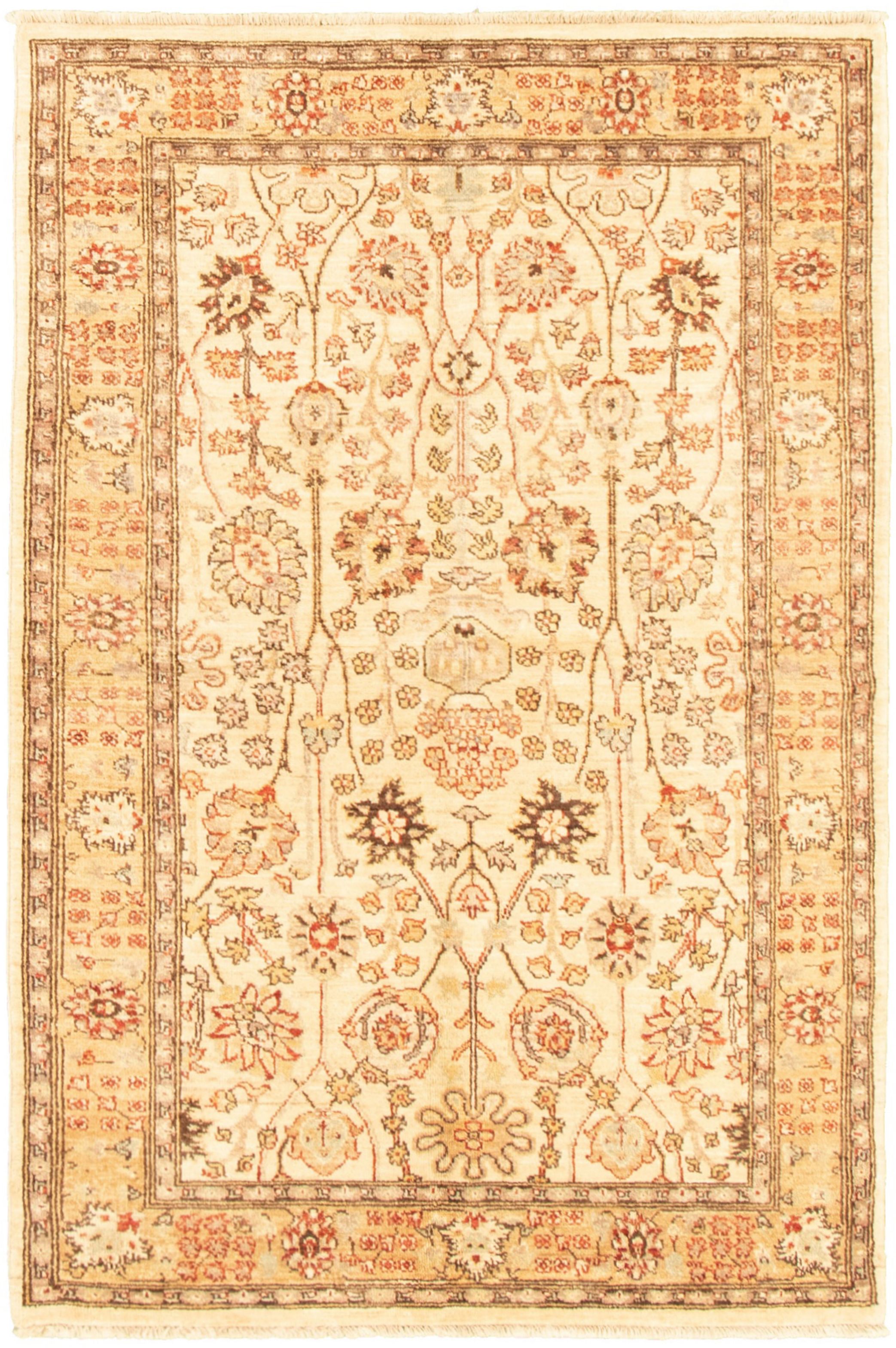 Hand-knotted Chobi Finest Cream Wool Rug 4'3" x 6'3" Size: 4'3" x 6'3"  