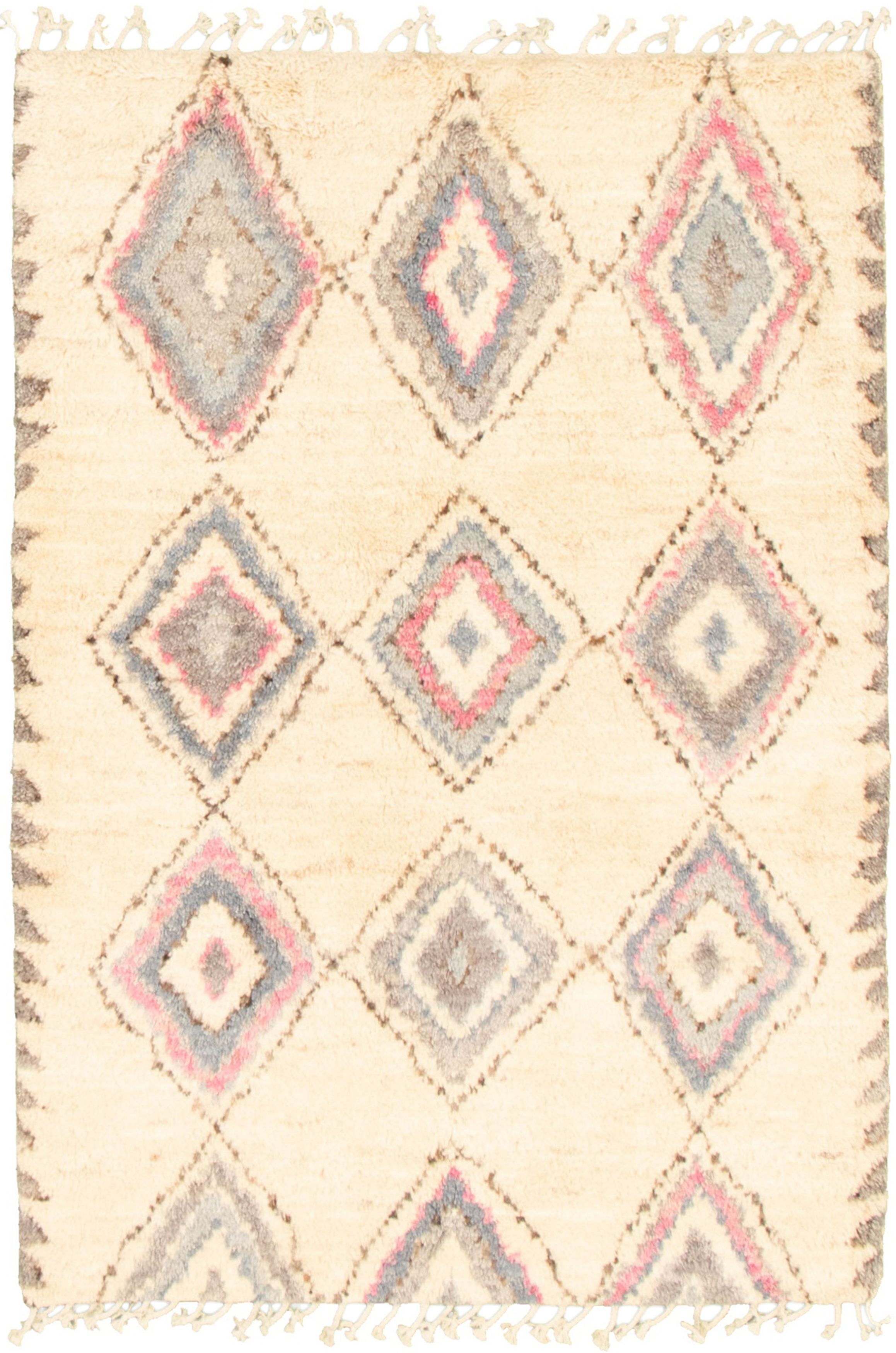 Hand-knotted Marrakech Ivory  Rug 4'1" x 5'10" Size: 4'1" x 5'10"  