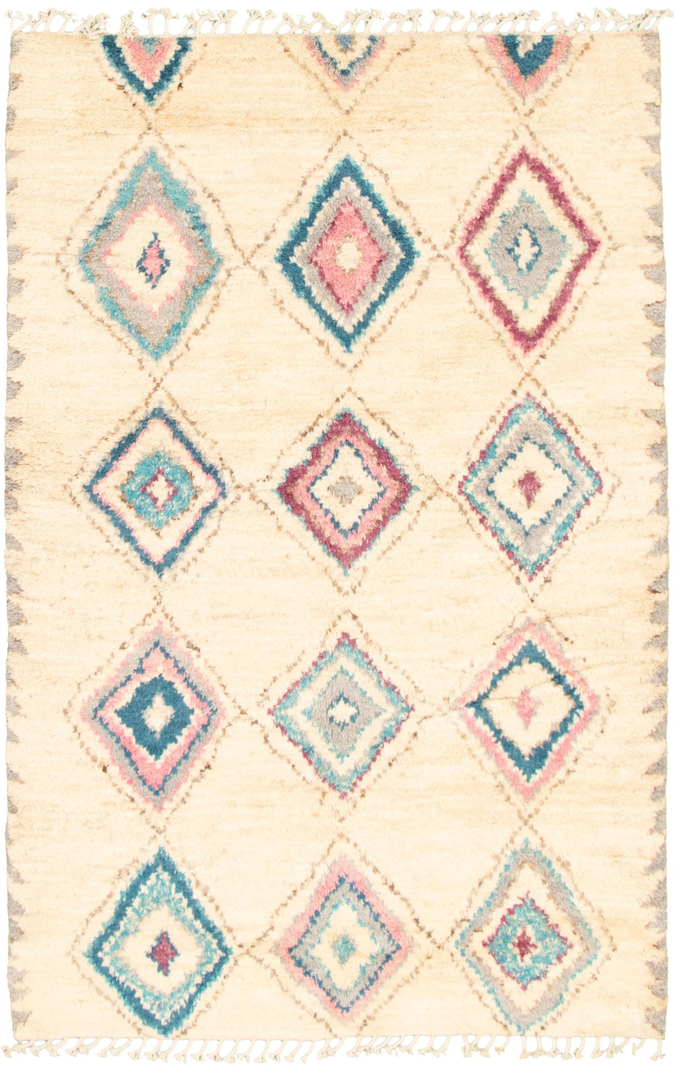 Hand-knotted Marrakech Ivory  Rug 5'5" x 8'2"  Size: 5'5" x 8'2"  